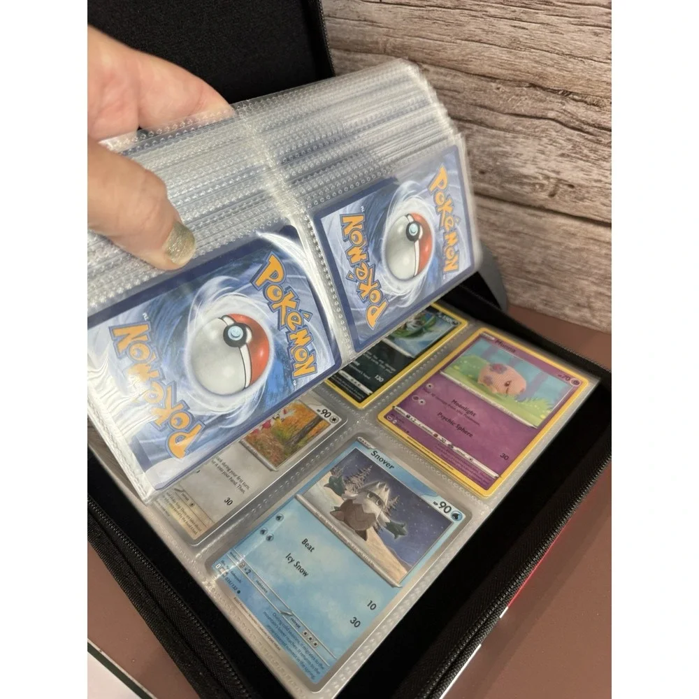 Pokémon Collection Book With 200 Pokémon Cards.